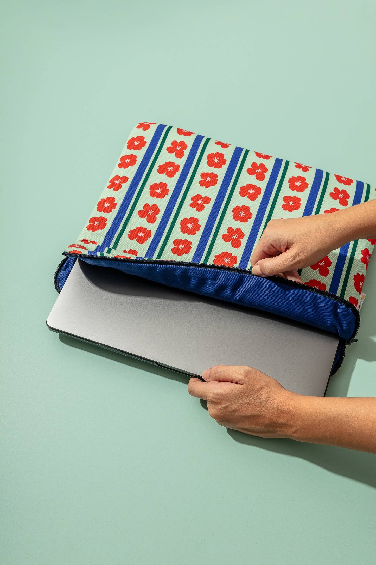 Laptop Pouch Burgundy Flowers & Stripes