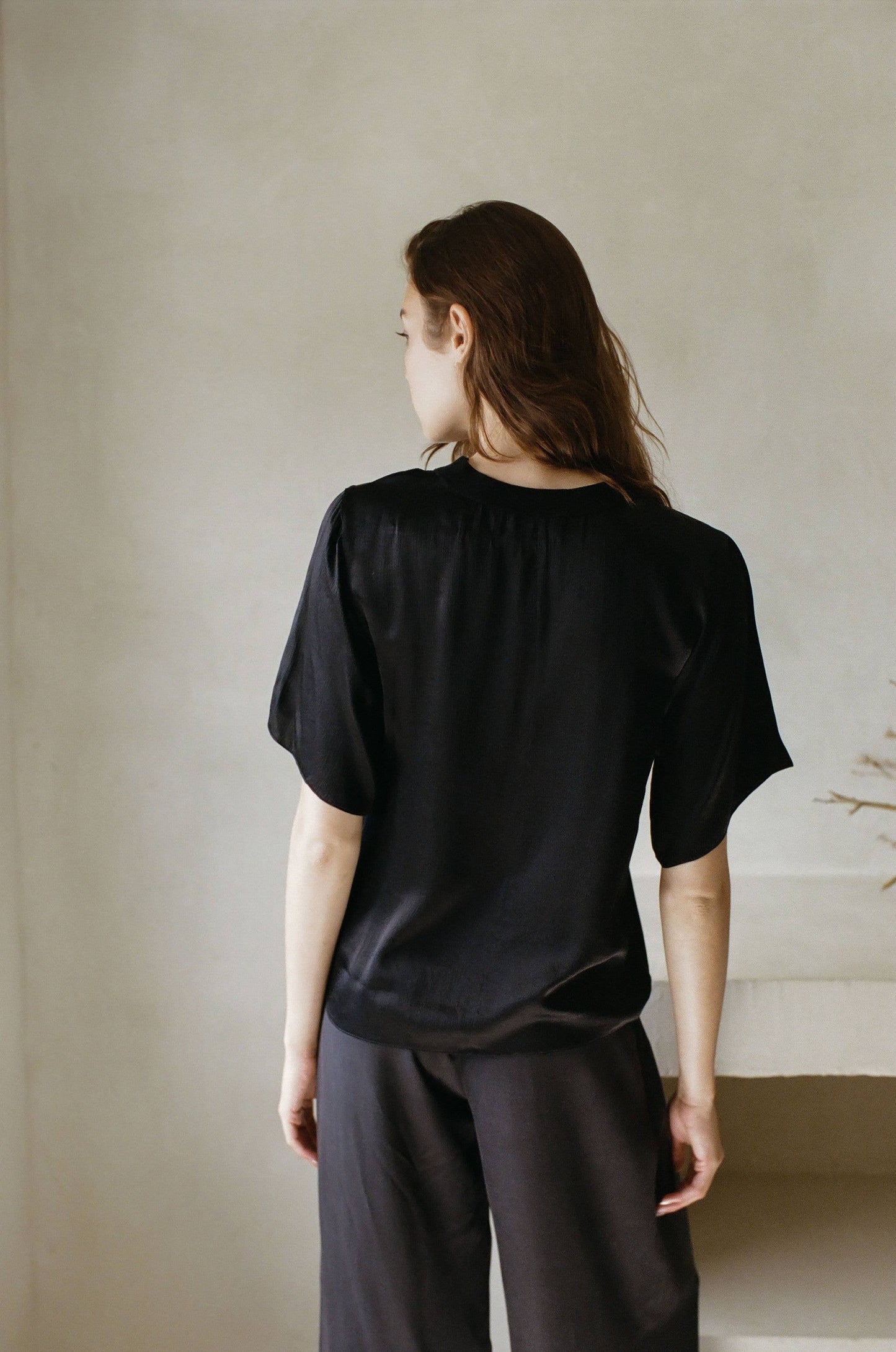 AR1045 | Woven 100% Silk Round Neck Short Sleeve Top