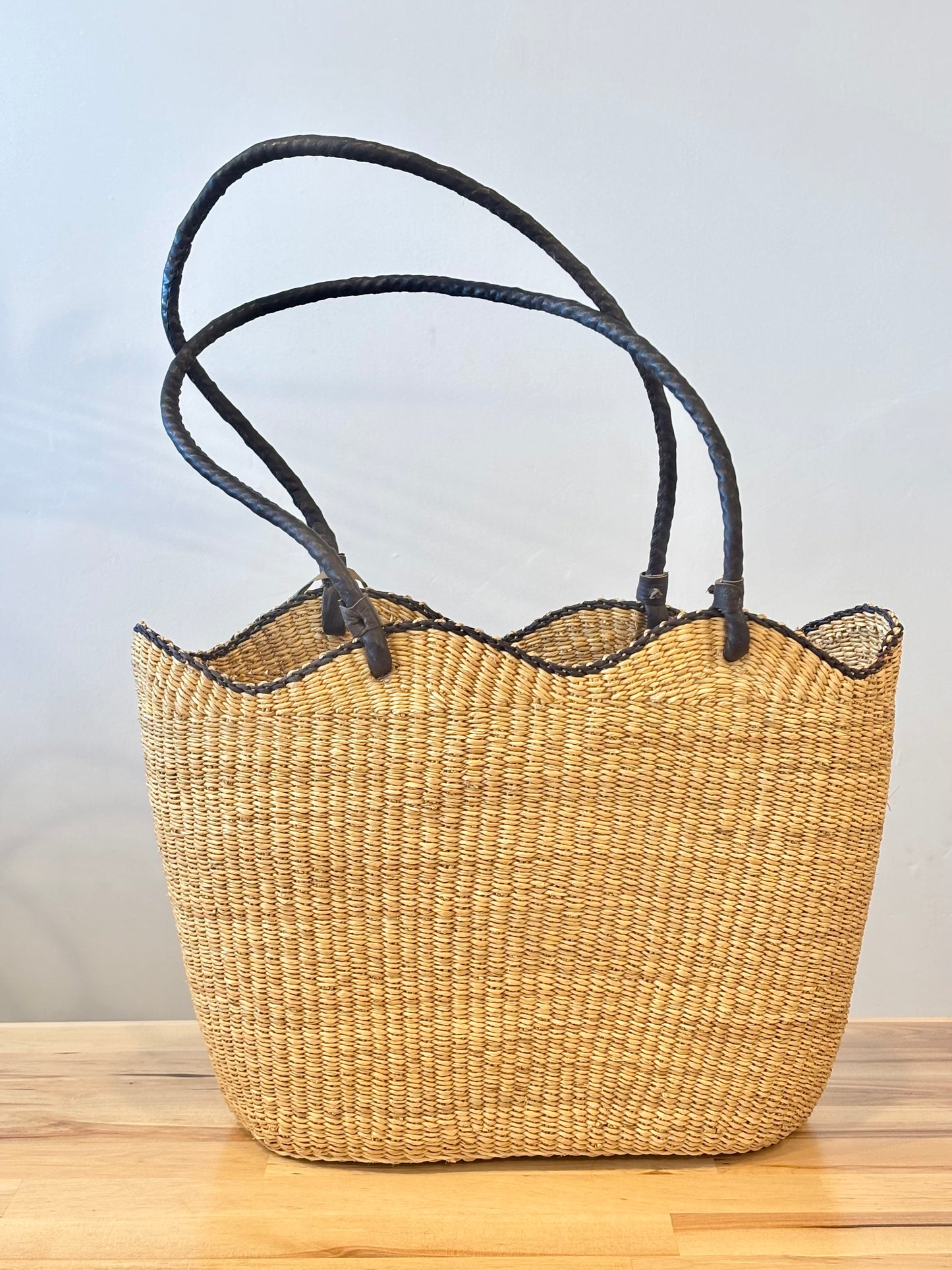 Scalloped Grass Tote with Black Edge