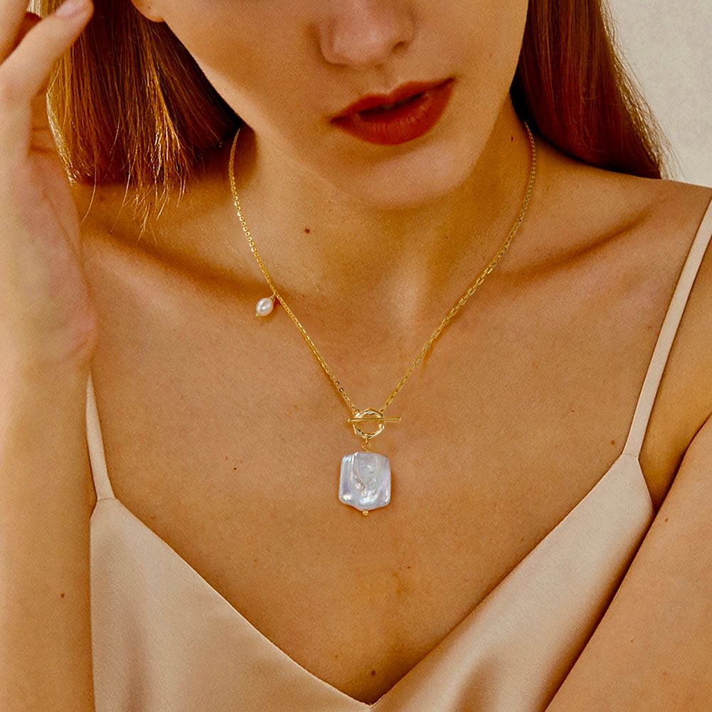 square togle necklace