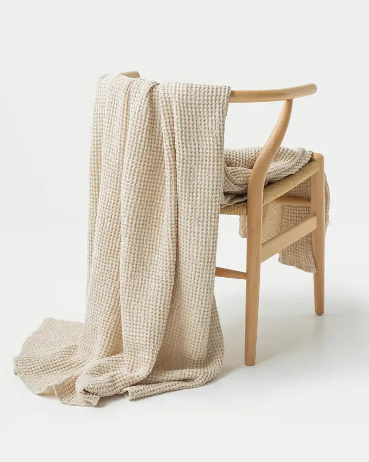 Linen waffle blanket in Vanilla