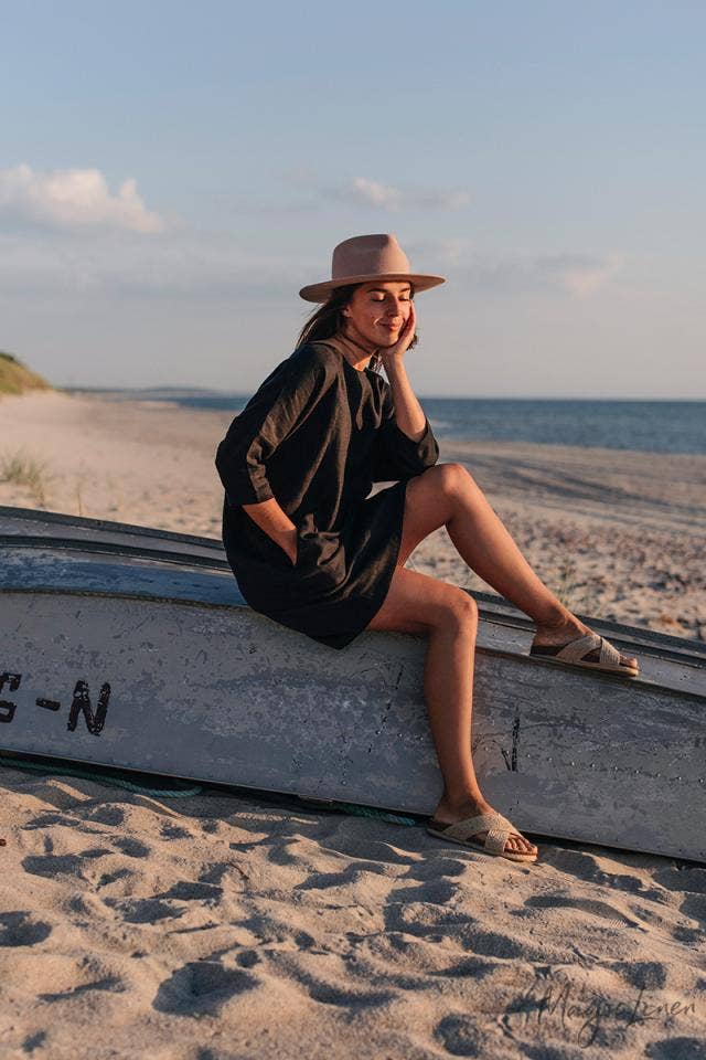 Relaxed fit linen dress Aruba in Black