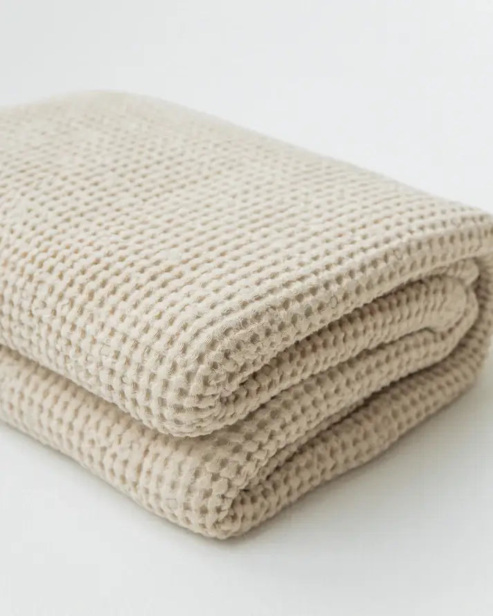Linen waffle blanket in Vanilla