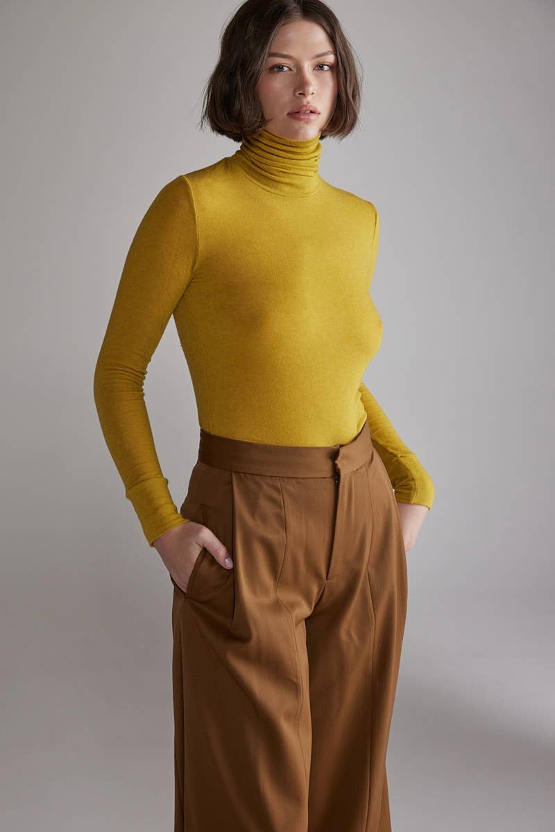 Lightweight Turtleneck in Mustard