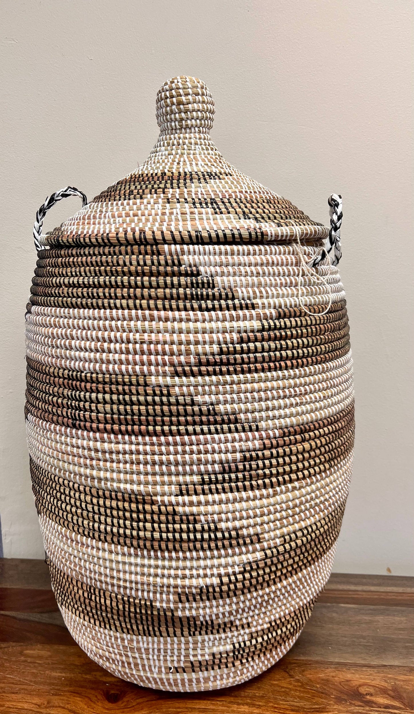 Laundry Hamper, lidded, sweet grass