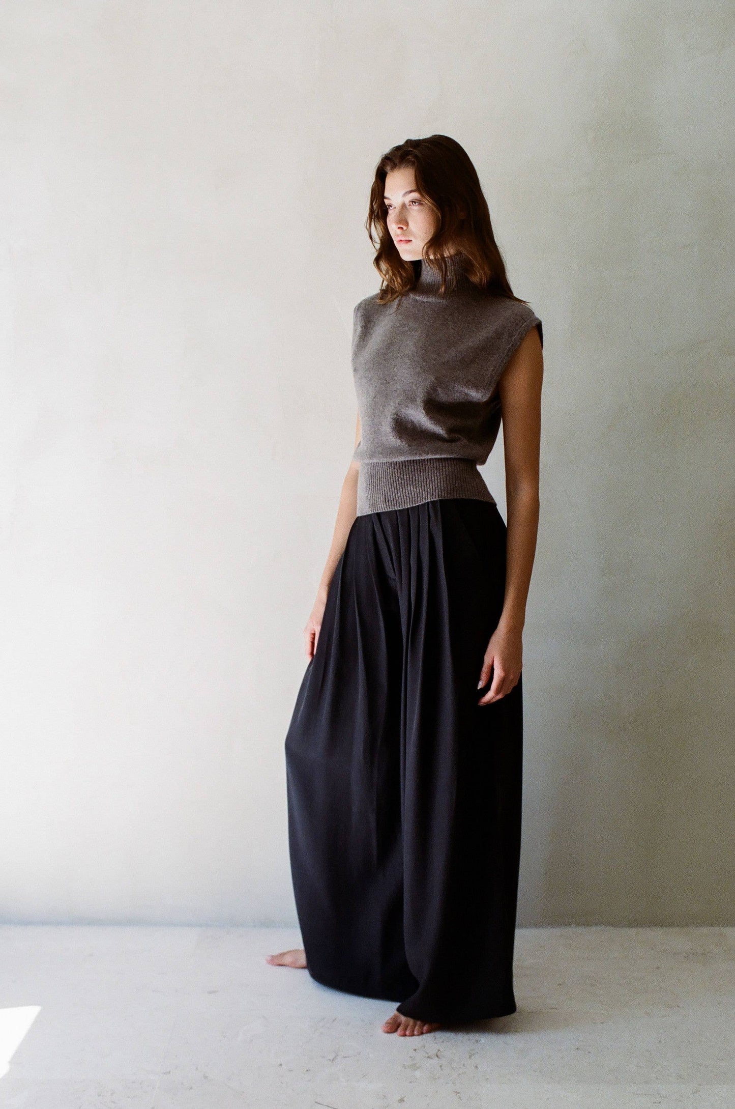 AW1009 | CASHMERE TURTLENECK VEST