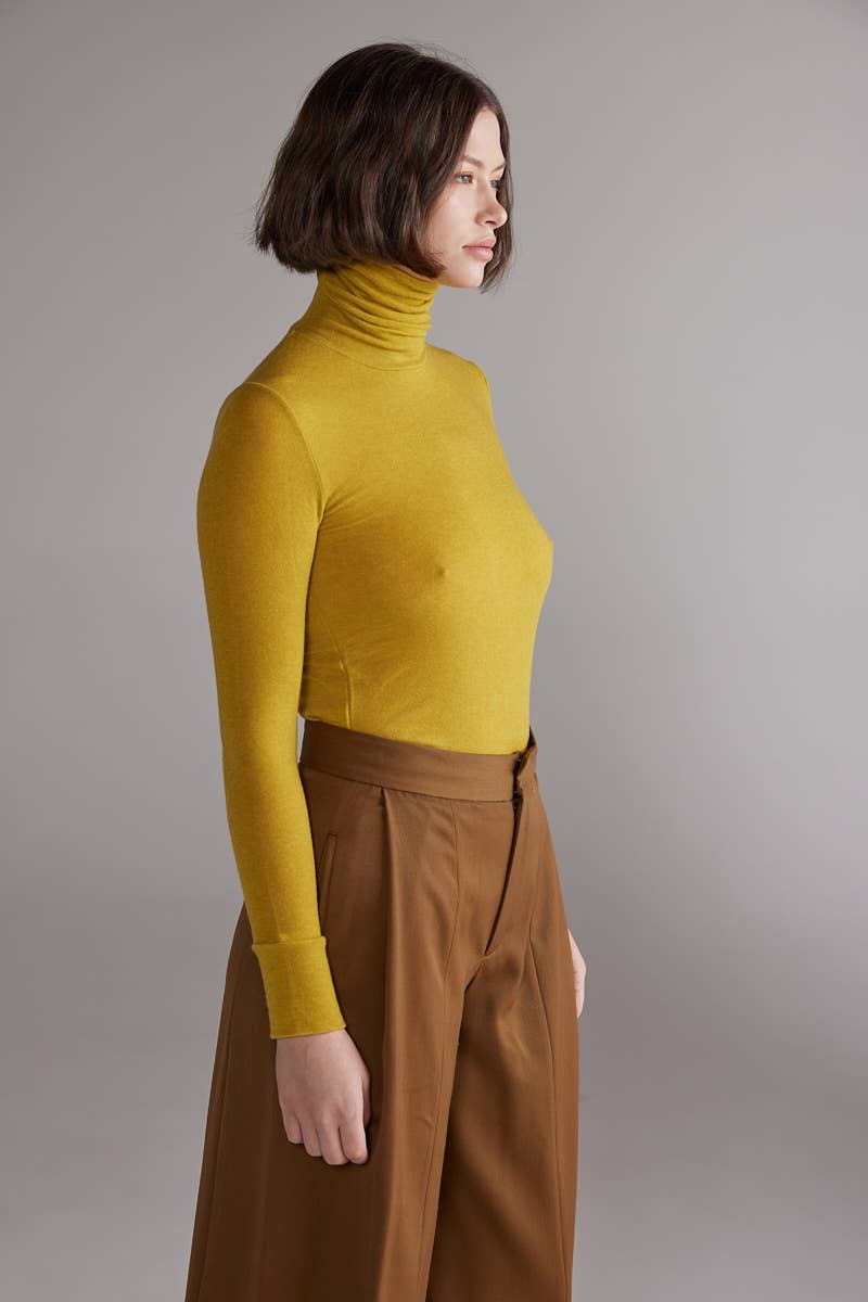 Lightweight Turtleneck in Mustard