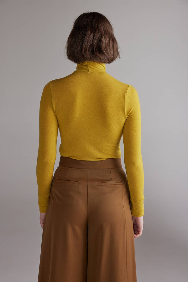 Lightweight Turtleneck in Mustard