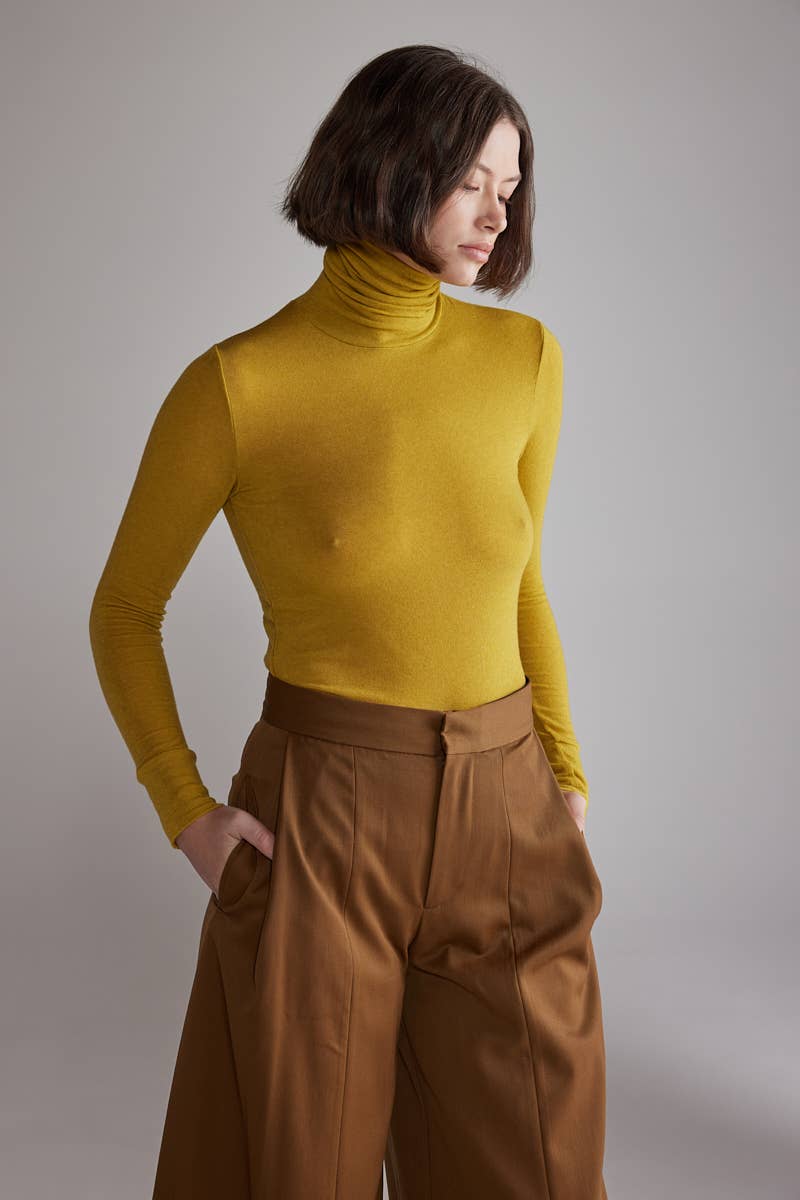 Lightweight Turtleneck in Mustard