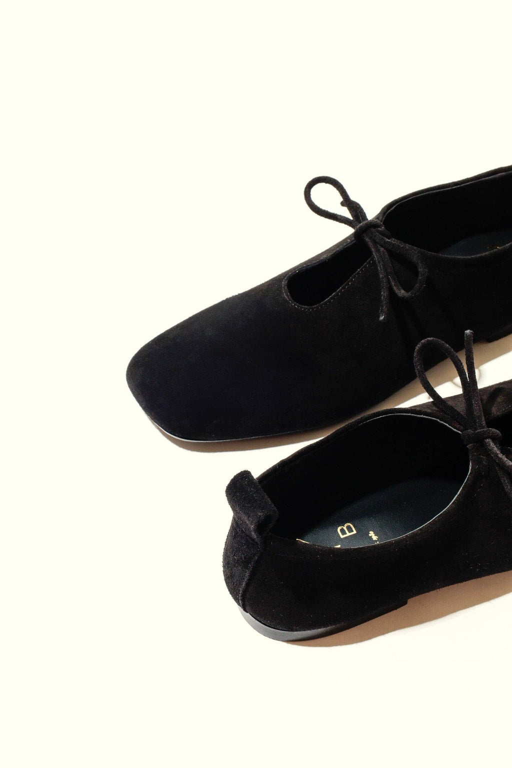 KATY BLACK – Soft Leather Flats with Front Tie