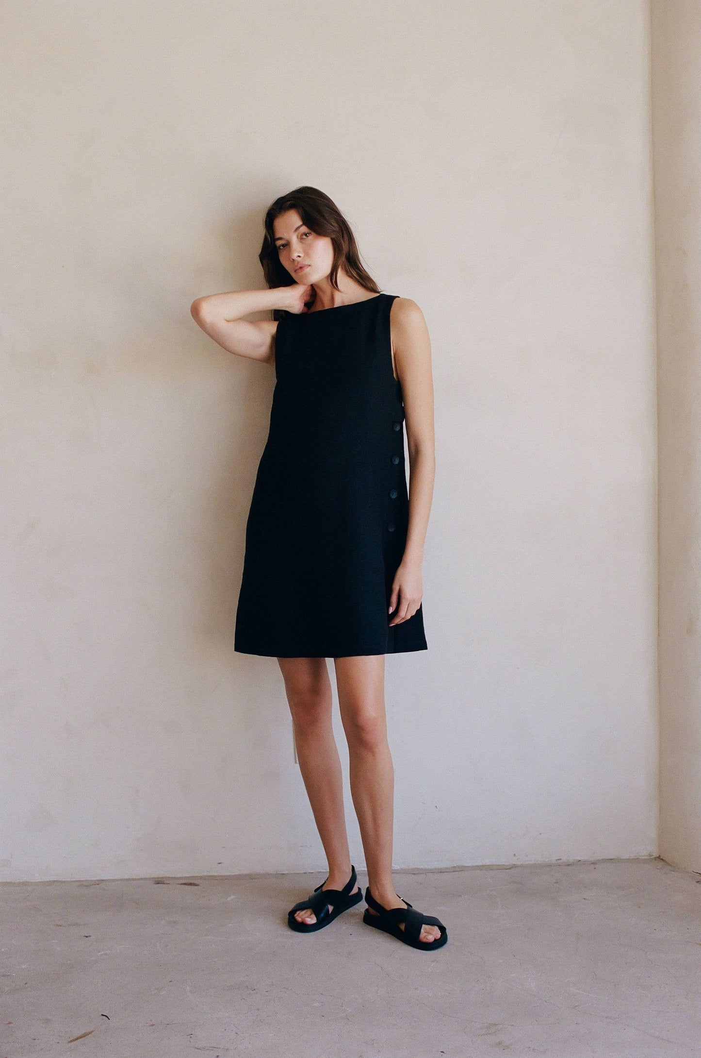 AR1149 | Woven 100% Linen Sleeveless Side Buttoned Mini