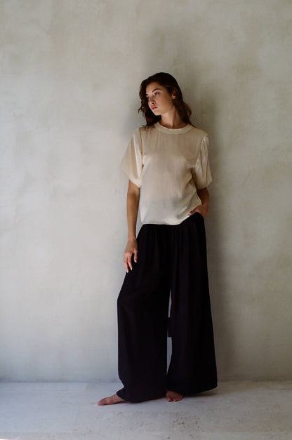 AR1045 | Woven 100% Silk Round Neck Short Sleeve Top