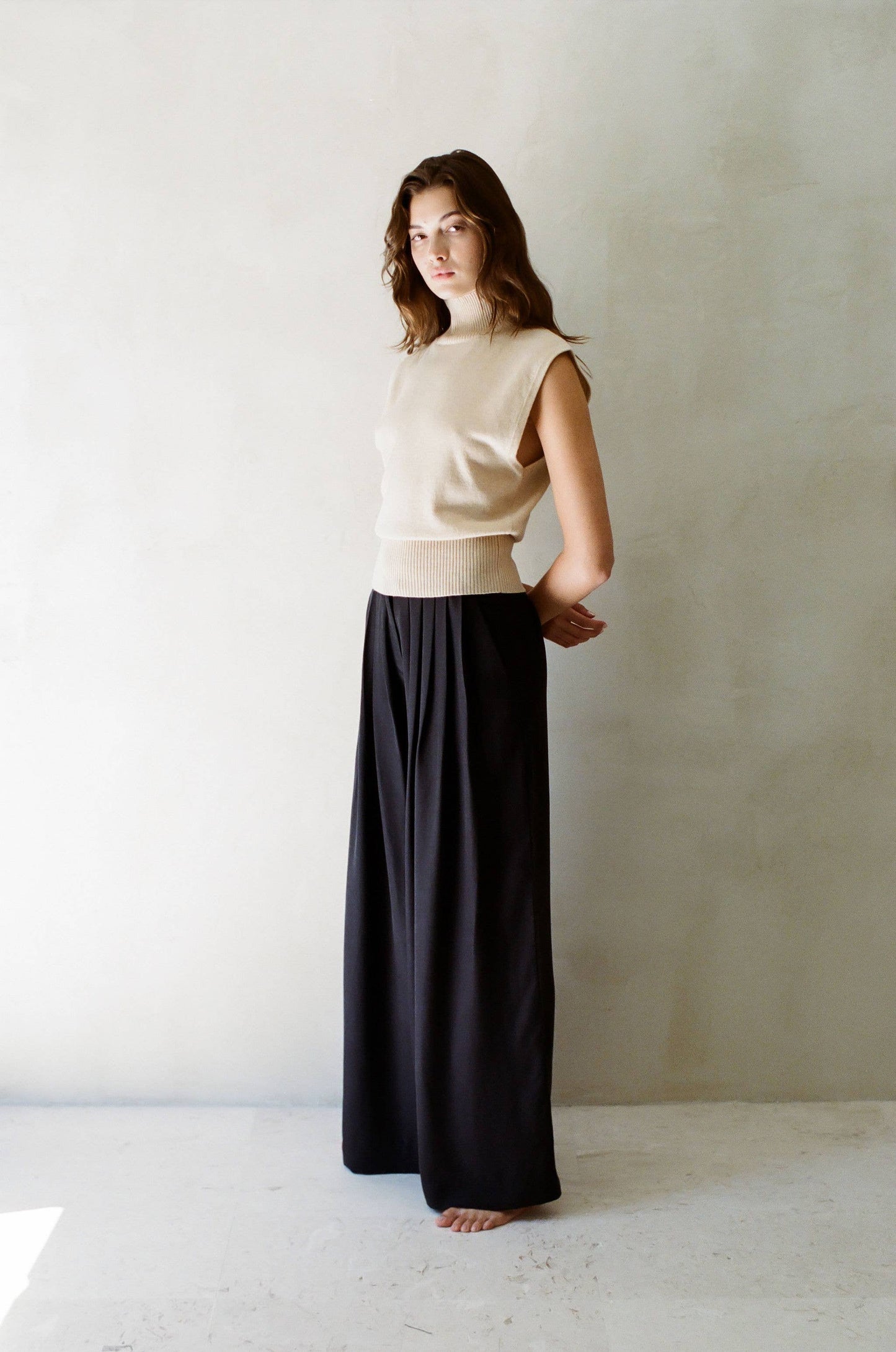 AW1009 | CASHMERE TURTLENECK VEST