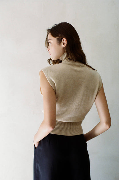 AW1009 | CASHMERE TURTLENECK VEST