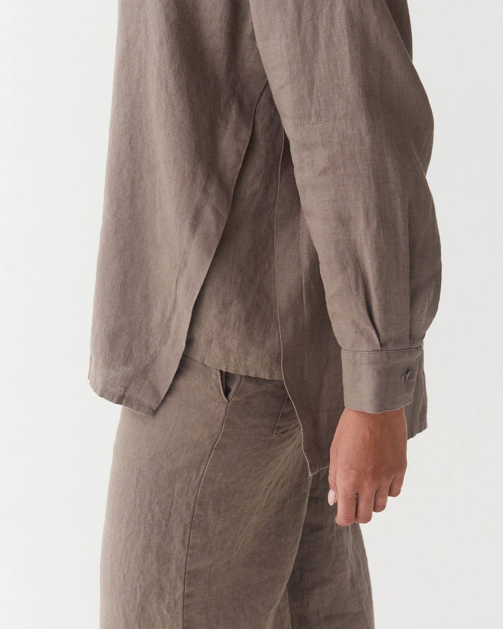 Long-Sleeve Linen Shirt ISLAY in Deep taupe