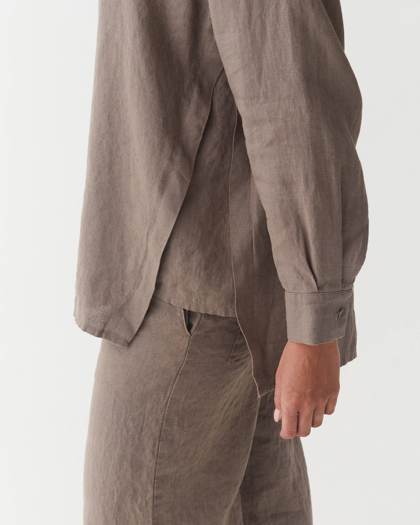 Long-Sleeve Linen Shirt ISLAY in Deep taupe