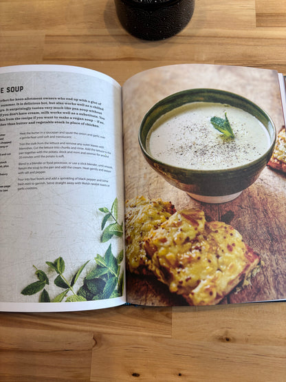 A Bowl of Soup: Over 70 Delicious Recipes Including Toppings & Accompaniments