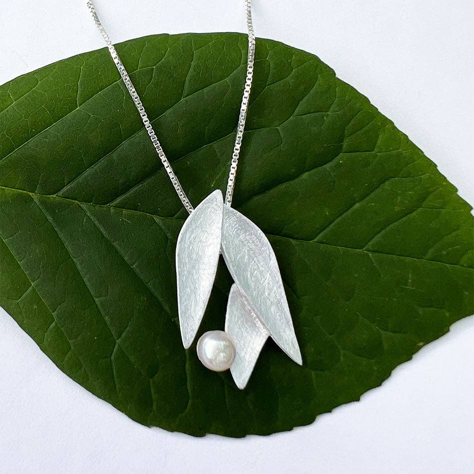 Delicate Petal and Pearl Necklace