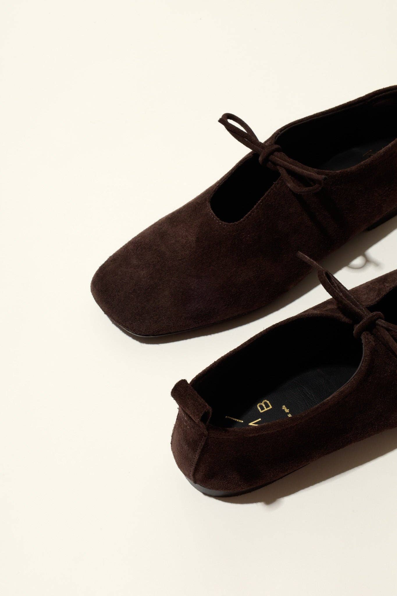 KATY CHOCOLATE – Soft Leather Flats with Front Tie