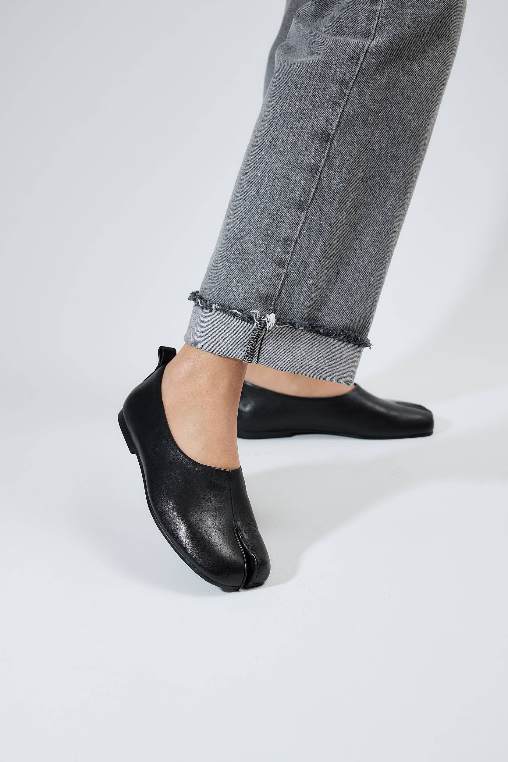 Akaste Black