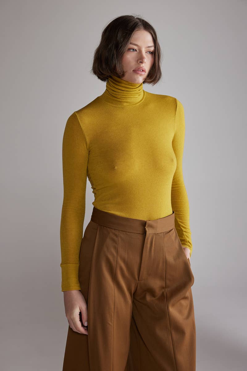 Lightweight Turtleneck in Mustard