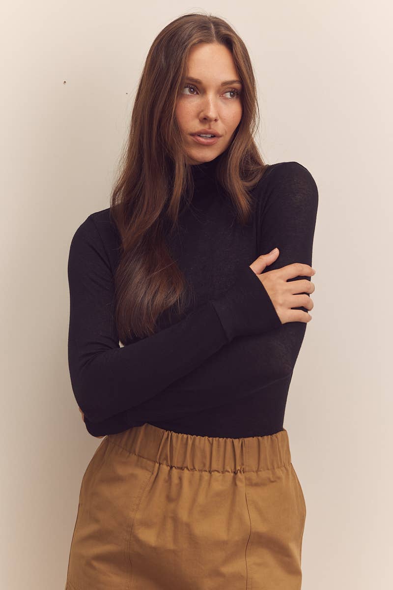 Wool blend lightweight knit turtle-neck