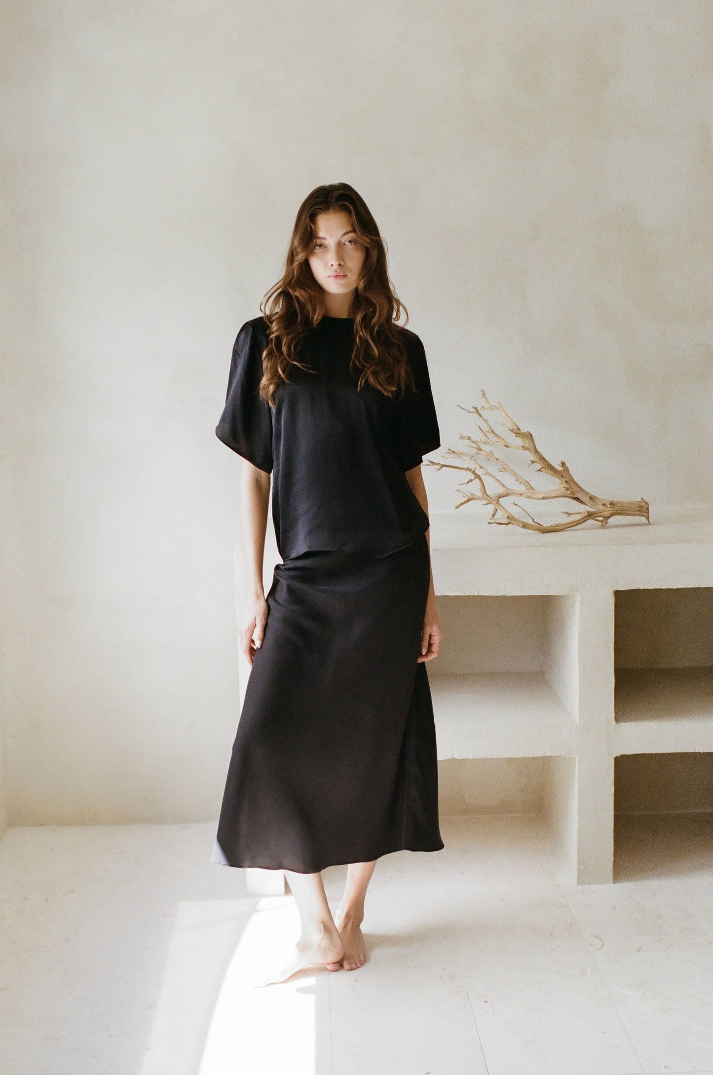 AR1045 | Woven 100% Silk Round Neck Short Sleeve Top
