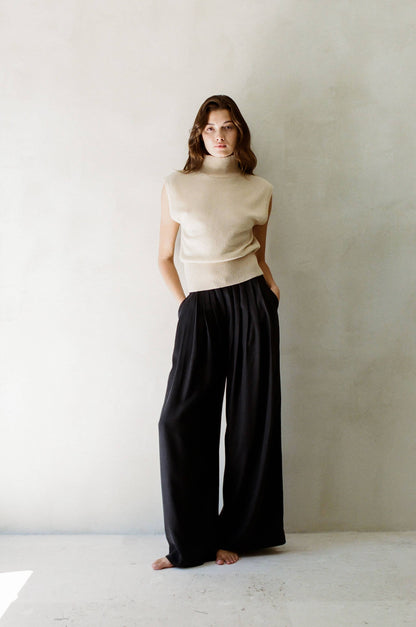 AW1009 | CASHMERE TURTLENECK VEST