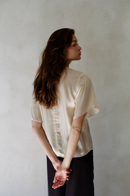 AR1045 | Woven 100% Silk Round Neck Short Sleeve Top