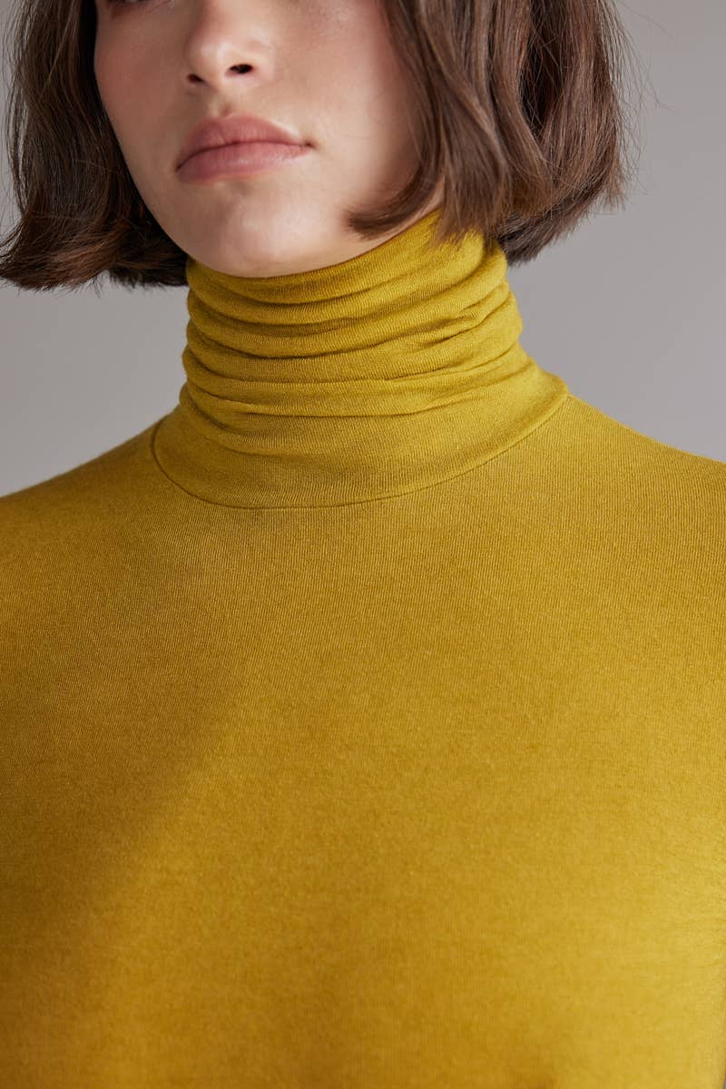 Lightweight Turtleneck in Mustard