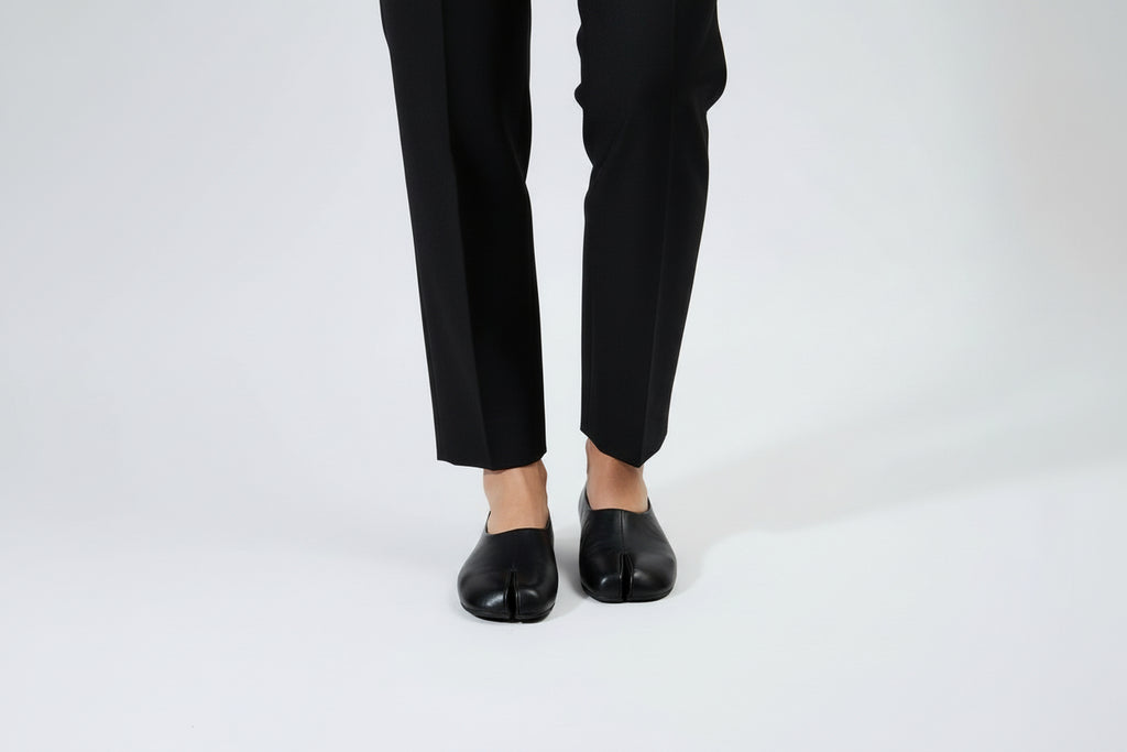 Akaste Black