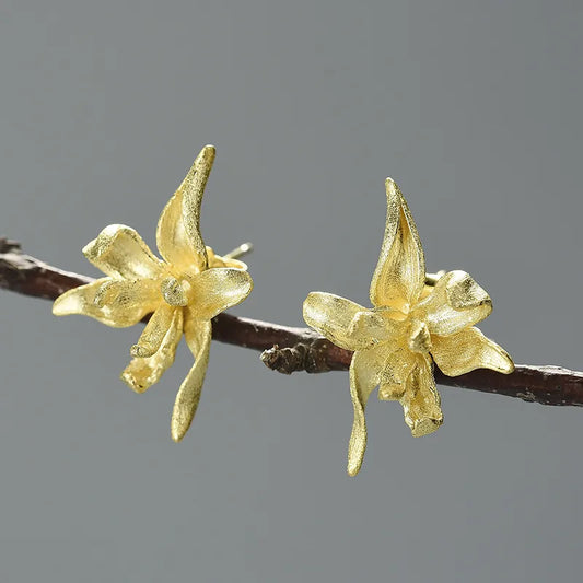gold stud earrings,