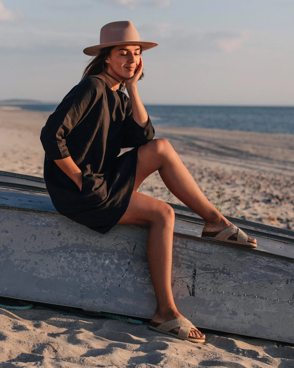 ARUBA Linen Dress in black