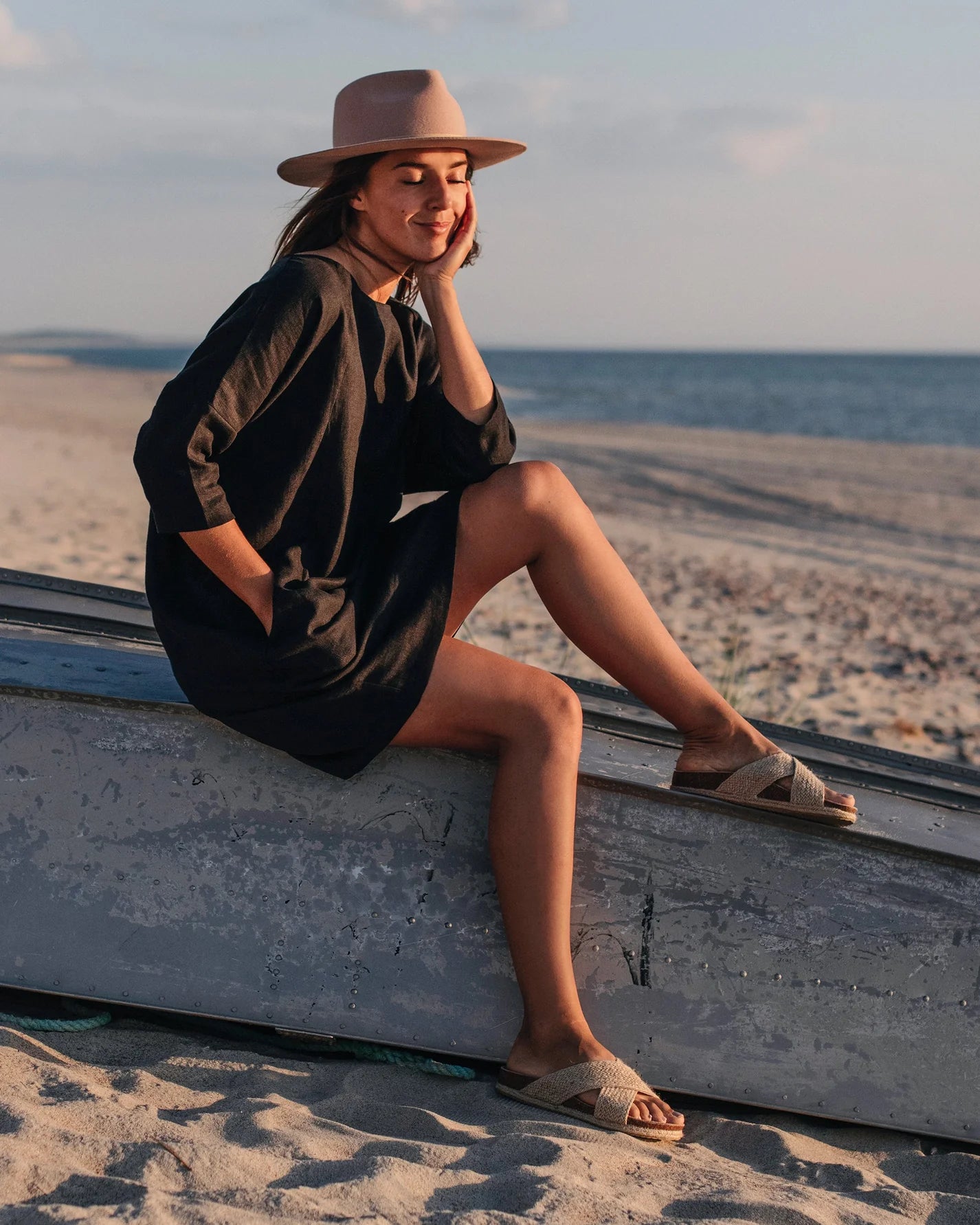 ARUBA Linen Dress in black